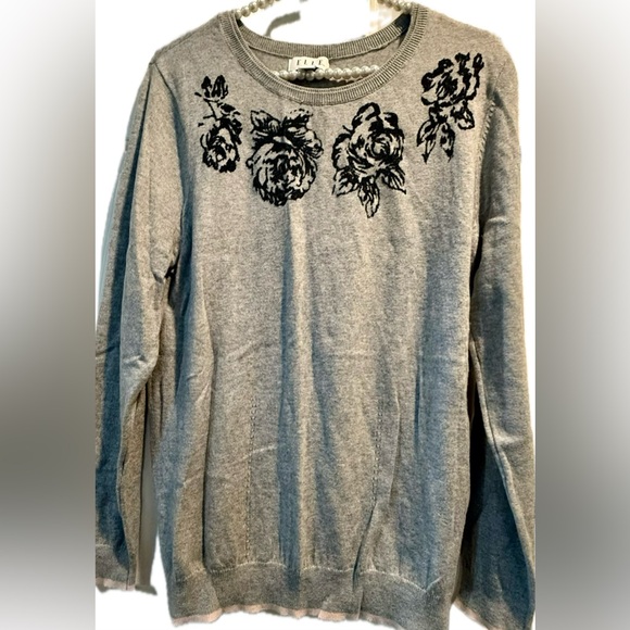 Women’s Elle sweater - gray with pink trim - beaded flower details. Size XL Cute - Picture 2 of 10